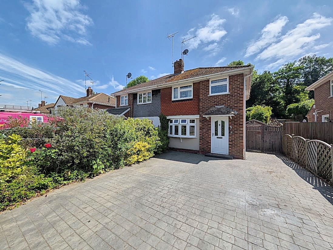 3 bed property in Overdown Road, Reading